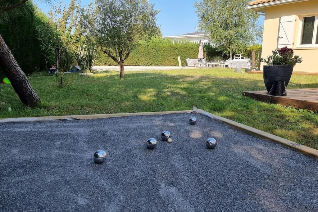 Ares, Villa Mapouchet, Piscine Bagian luar foto